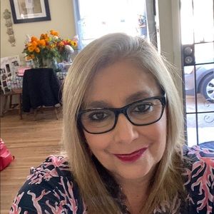 Meet your Posher, Connie